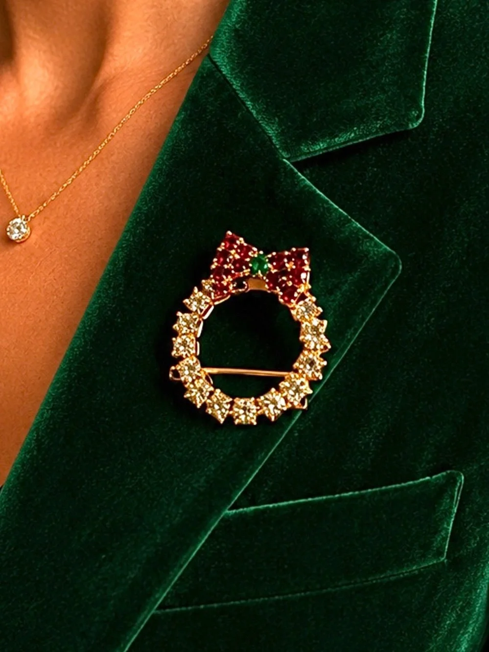 Vintage Rhinestone Christmas Wreath Brooch